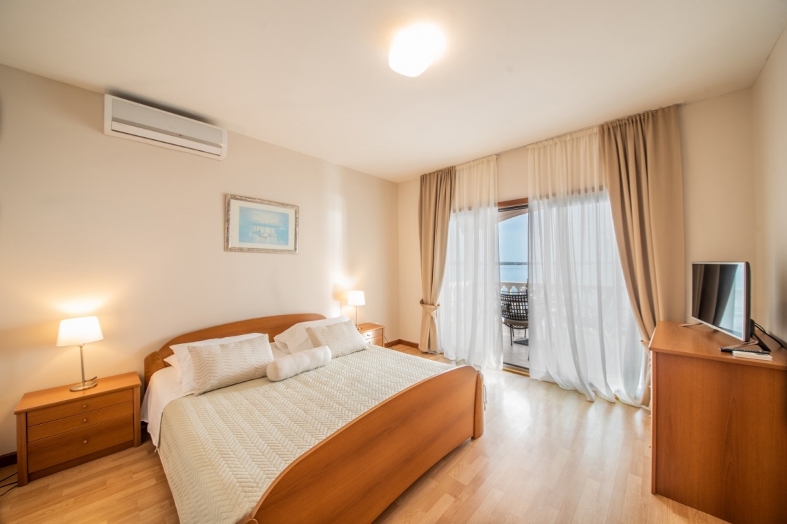 Apartment 6
