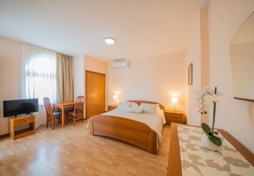 Studio Apartment 8